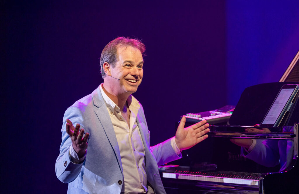 Nicolaas Duin: Tegenwoordig zet hij muziek op een andere manier in, als ‘Muzikaal Spreker’. Claim je plek via de website.